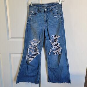 American Eagle Super High-Rise Ultra Wide Leg Distress Ripped Jeans Size 4